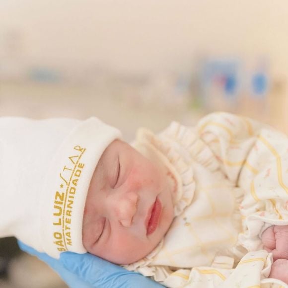 Segunda filha de Neymar e Bruna Biancardi, Mel nasceu no dia 06 de julho de 2025