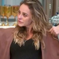 HOJE em 'Vale Tudo' (15 de julho) - 'Toca um mambo': Heleninha arruma o maior barraco na pista de dança após briga com Raquel