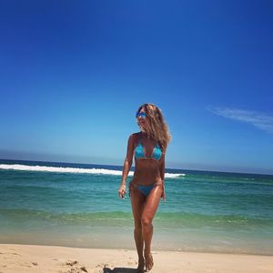 "Depois que fui 'obrigada' a fazer musculação por conta da minha osteopenia, ganhei músculos e um corpo mais definido. Tô me achando!! [risos]", comentou Desirée Soares em uma publicação no Instagram