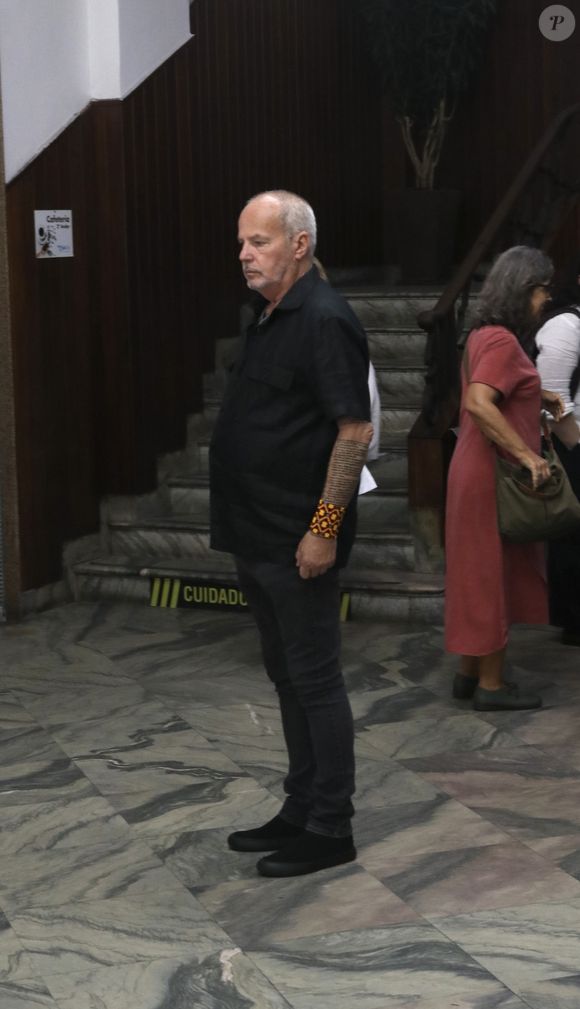 O diretor Jayme Monjardim, com quem Manoel Carlos trabalhou em diversas novelas, também marcou presença no velório