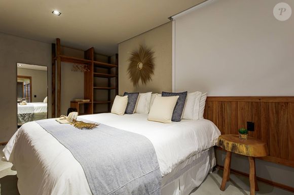 Isolamento total e pé na areia: casa escolhida para o Réveillon na Rota dos Milagres aposta em tapumes, vista para o mar e serviços personalizados para garantir discrição absoluta.