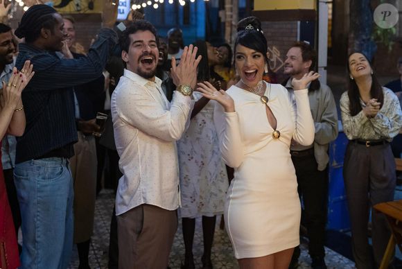 Em casamento com Vasco (Thiago Martins), Lucimar (Ingrid Gaigher) aposta em produção ousada com joias glamourosas e penteado de princesa moderna