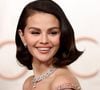 Selena Gomez destacou os lábios no Oscar 2025.