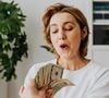 O economista localizava sorteios cujo prêmio acumulado fosse muito superior ao custo de comprar todas as combinações possíveis e, ao lado de uma equipe, financiava uma operação logística gigantesca