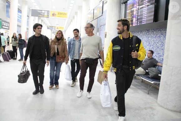 Pai dos atores e irmãos Rodrigo Simas e Felipe Simas é o modelo e capoeirista Beto Simas, que já participou de novela da Globo