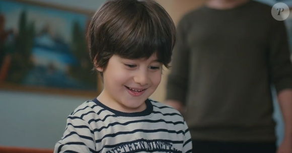 Filho de Bahar e Sarp, Doruk recebe Piril e os irmãos mais novos dele em seu aniversário na novela 'Força de Mulher', capítulo de 16 de abril de 2025, quarta-feira
