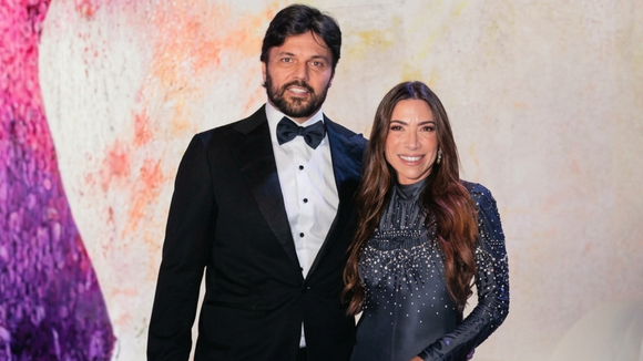 Patricia Abravanel sem aliança: após rumor de crise em casamento e novos vídeos de Fabio Faria em festa de Vorcaro, nova aparição da apresentadora chama atenção por ausência de joia