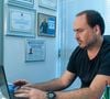 Carlos Bolsonaro ‘tinha aquela questão por eu ser mais nova, 27 anos mais nova, e ele não gostou muito’, expôs Michelle Bolsonaro