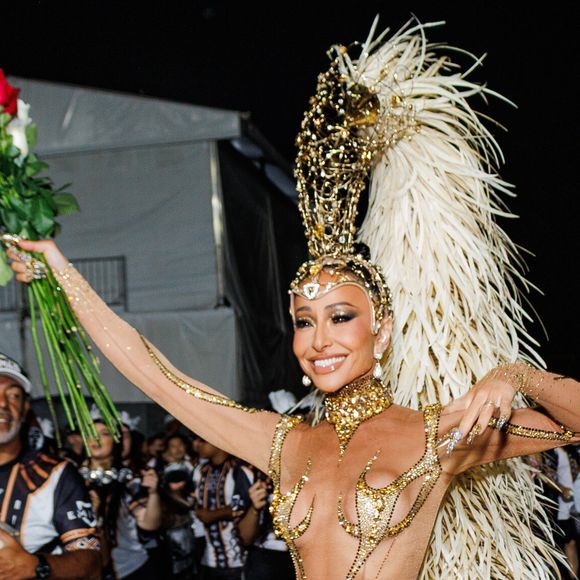 Sabrina Sato escolheu fantasia com bastante pele à mostra no último desfile da Gaviões antes do desfile oficial
