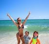 Após o término com Vini Jr., Virginia Fonseca publicou fotos na praia com Maria Alice, de 5 anos, e Maria Flor, de 3. A legenda 'A vida presta muito' chamou atenção nas redes sociais