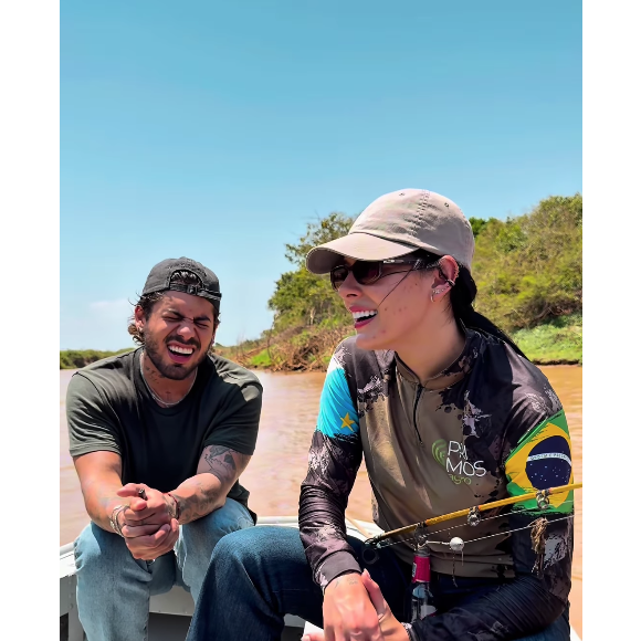 "A internet tenta fazer a gente pular etapas, mas a gente está seguindo, não estamos escondendo nada de ninguém, estamos postando. E posso te falar uma coisa? Está todo mundo muito feliz, glória a Deus", disse Ana Castela