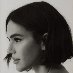 A trajetória de Bruna Marquezine mostra que sucesso profissional nem sempre é suficiente quando não existe equilíbrio entre carreira, vida pessoal e bem-estar