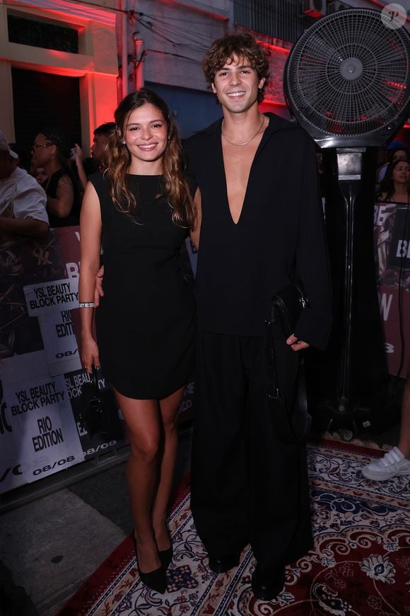 Irmã de Bruna Marquezine, Luana Maia esteve no evento acompanhada do namorado Lucca Picon