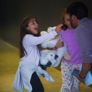 Marina e Helena, filhas de Ivete Sangalo, não esconderam a empolgação no reencontro com o pai, Daniel Cady