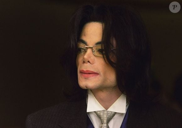 Michael Jackson diz que ‘se mataria se não pudesse mais ver crianças’, segundo o tabloide americano New York Post