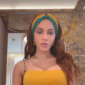 Anitta ainda não revelou a quais procedimentos foi submetida