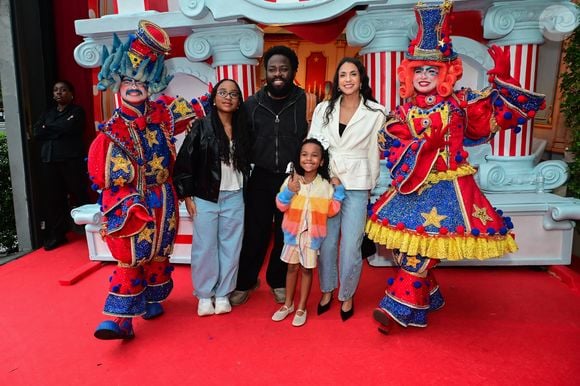 Douglas Silva com a família no aniversário de 1 ano de Bento, filho de Thiaguinho e Carol Peixinho