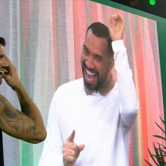 ‘BBB 26’: Coube a Gil do Vigor a missão de lembrá-lo durante a festa desta quarta-feira (11). ‘Jonas, teve uma promessa... Ei, Brasil! Deixa pra lá’, brincou o apresentador