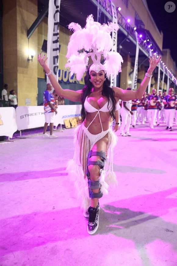 Gracyanne Barbosa usa uma prótese ortopédica na perna desde lesão seguida de cirurgia em setembro de 2025