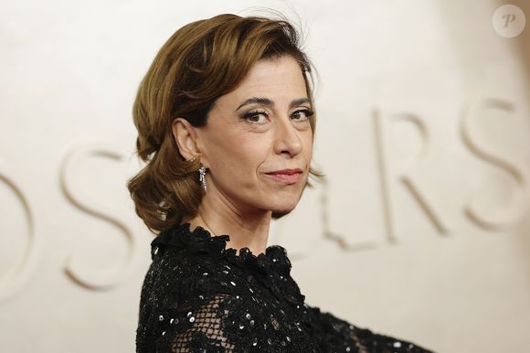 Fernanda Torres apostou em maquiagem iluminada e refinada no Oscar 2025