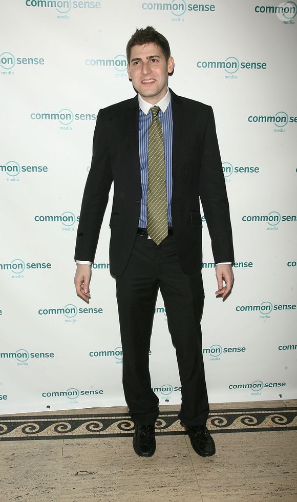 Eduardo Saverin é formado em economia pela Universidade Harvard