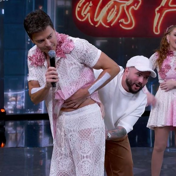 Rodrigo Faro não se negou a mostrar seu truque no 'Dança dos Famosos'