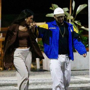 Francisco Gil e Alane Dias protagonizaram momentos de romance diante da lente do paparazzo