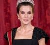 Nem exagerado, nem artificial. Especialistas afirmam que o bronzeado discreto da rainha Letizia é visto como um símbolo de elegância, vitalidade e bem estar, especialmente após os 50 anos