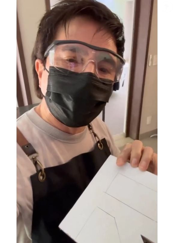 Laços de família são apertados quando alguém se dedica a um trabalho manual de reparar algum objeto danificado/quebrado