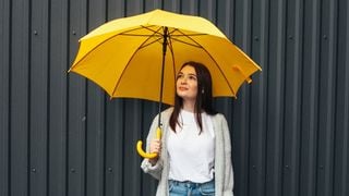 Adeus às galochas, estes tênis impermeáveis da Adidas são mais leves e estão na cor da estação