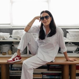 Carolina Ferraz não é adepta a procedimentos estéticos e mantém sua beleza natural