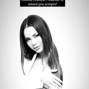 Depois do comunicado, Lexa resgatou uma foto de um ensaio e fez uma declaração para a filha