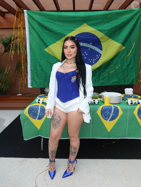 O portal Pop Onze afirmou no X que MC Mirella teria alterado sua bio do Instagram para “CONSERVADIA”, mas o Purepeople apurou e checou que, até o fechamento da matéria, o termo não constava na bio da funkeira