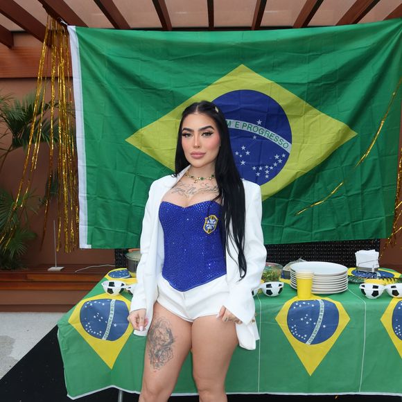 O portal Pop Onze afirmou no X que MC Mirella teria alterado sua bio do Instagram para “CONSERVADIA”, mas o Purepeople apurou e checou que, até o fechamento da matéria, o termo não constava na bio da funkeira