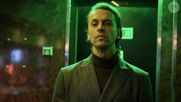 Atilla se vinga de Reha para salvar Karsu na novela 'Coração de Mãe'