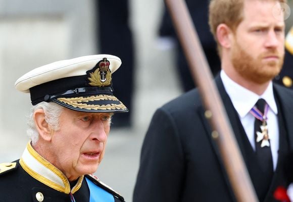 Segundo uma fonte ouvida pela revista People, manter o sigilo sobre o encontro entre Príncipe Harry e Rei Charles III é essencial para que os laços familiares possam ser reconstruídos longe da pressão pública