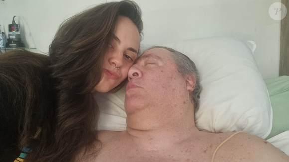 Gerson Brenner tinha filhos? Filha do ator, grávida de 9 meses encara 18h de ônibus para velório do pai após ser impedida de voar: 'Preciso me despedir'