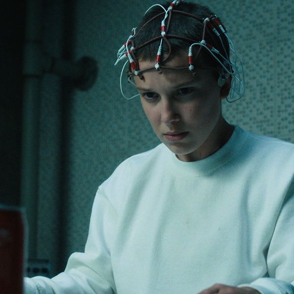 Millie Bobby Brown, em cenas parecidas com as temporadas, anteriores, mas já com a aparência diferente