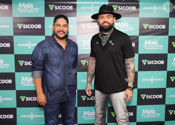 Jorge e Mateus se apresentaram em um estádio de São Paulo para celebrar 20 anos de carreira