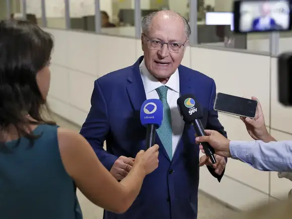 Geraldo Alckmin foi alvo de críticas pelo uso da foto de Neymar, afinal, o jogador é bolsonarista assumido