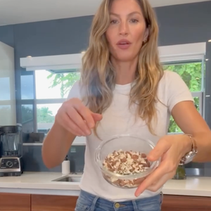 Gisele Bündchen tem uma receita com chocolate amargo, tâmaras e nozes que cabe na dieta