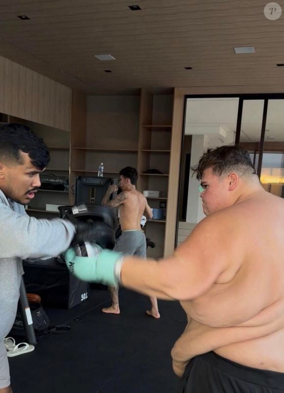 Além da dieta e treinos na academia, Gordão da XJ também passou a se dedicar a exercícios físicos como o boxe