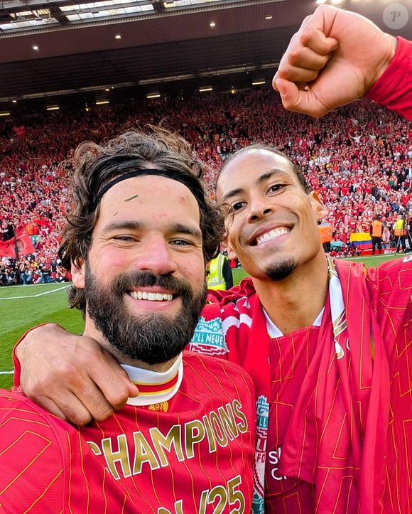 O que é a vermelhidão no rosto do goleiro do Brasil Alisson Becker? Rosácea afeta principalmente nariz, bochecha e queixo e pode levar a bolhas com pús