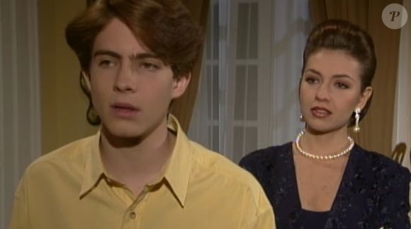 Novela 'Maria do Bairro' é um dos principais papéis de Osvaldo Benavides, o Nandinho, filho da protagonista (Thalia)