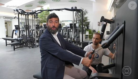 O Papa Leão XIV pega 25 kg em exercícios de costas