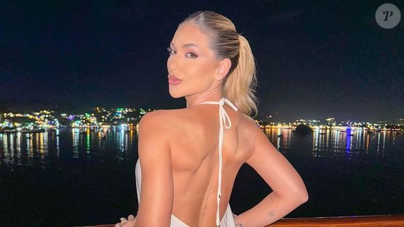 Virginia Fonseca deixa costas saradas em evidência ao usar look com costas nuas