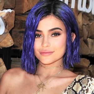 Kylie Jenner já usou lace na cor roxa