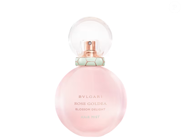 O Bvlgari Rose Goldea Blossom Delight Hair Mist é inspirado na fragrância floral da linha Rose Goldea Blossom Delight e leva a assinatura olfativa da marca para os cabelos em uma versão de 30 ml