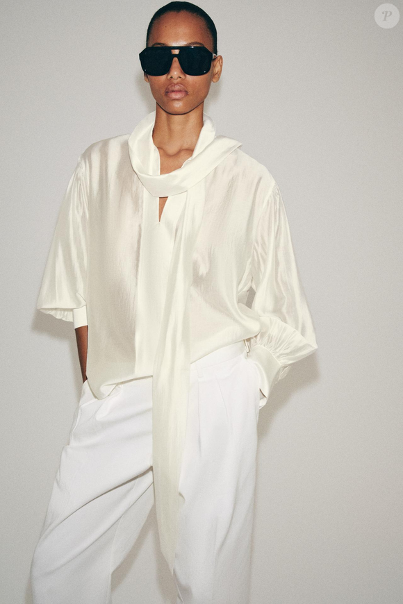A Camisa Acetinada com Laços ZW Collection, da Zara, aposta no decote em V e nos laços frontais para trazer romantismo e sofisticação ao visual