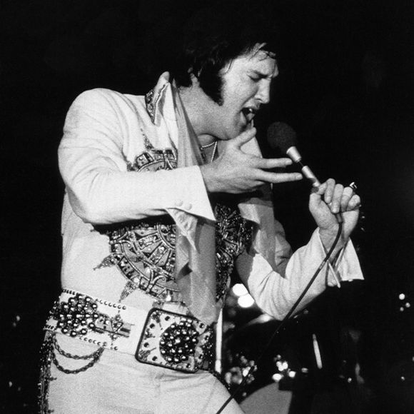 Com quase 160 kg e doenças graves, Elvis enfrentava declínio físico e psicológico em seus últimos meses de vida